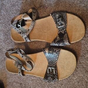 Not Vionic Alita sandal natural snake